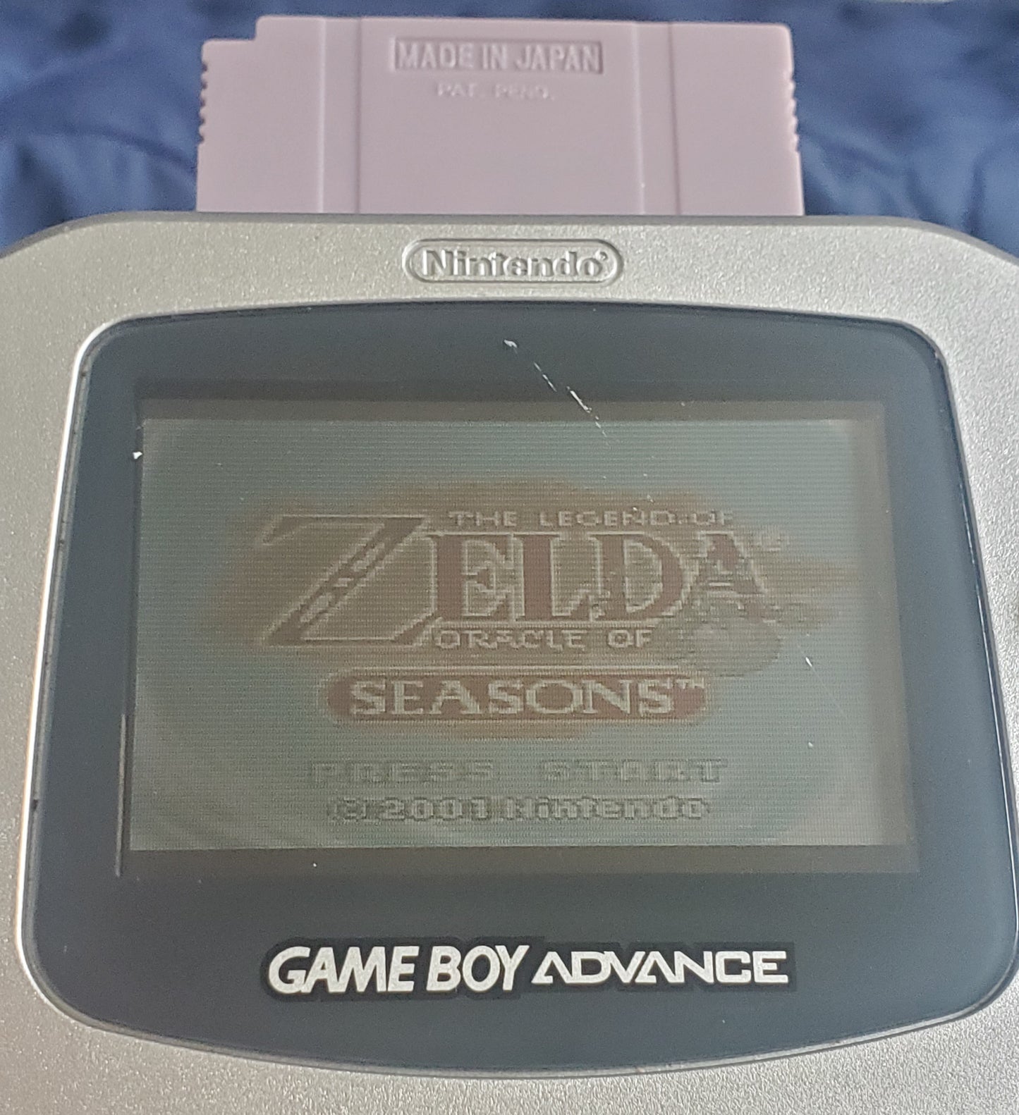 Legend of Zelda Oracle of Seasons GBC Video Game Boy Color 2001