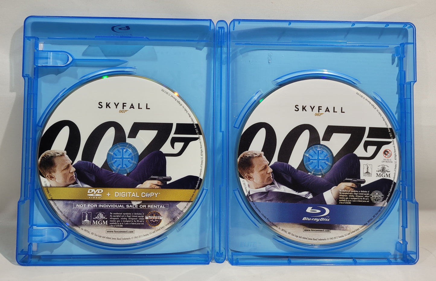 Blu-Ray - Skyfall (2013, 2-Disc Set, Includes Digital Copy UltraViolet)